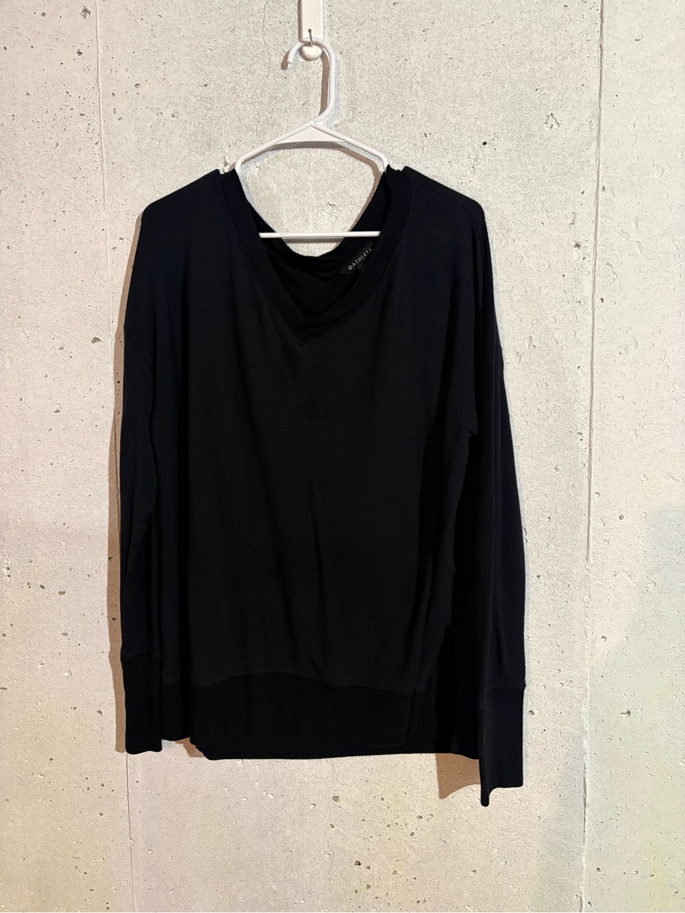 Athleta V-Neck Long Sleeve Tee | Size: Medium
